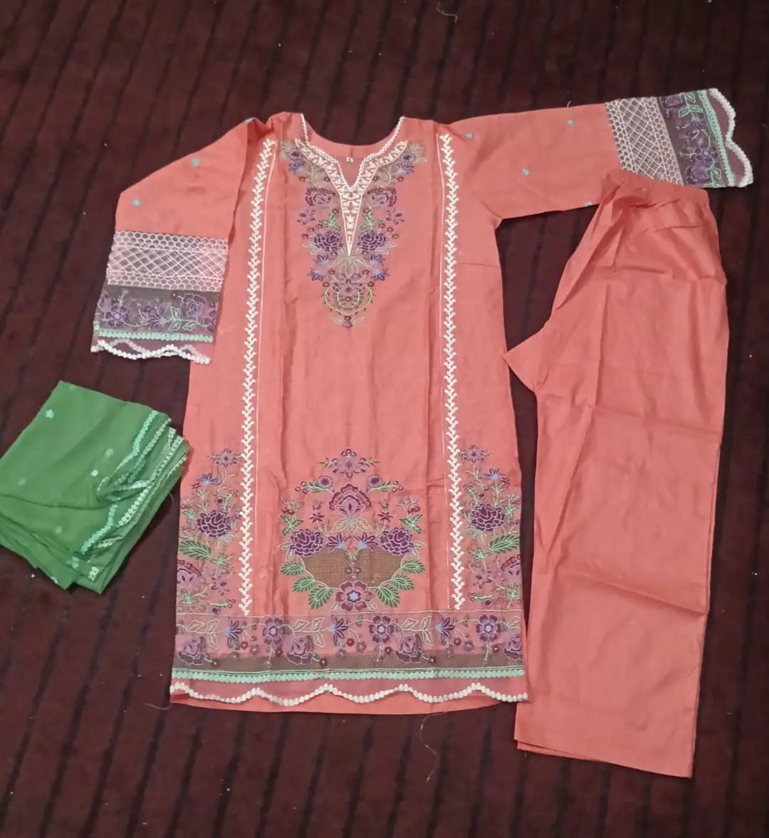 3 Pcs Women's Stitched Cotton Lawn Embroidered Suit